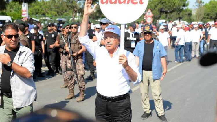 (Ek bilgi fotoğraflarla) - Kılıçdaroğlu son 1 kilometre yürüyüşü için dinlenme noktasında