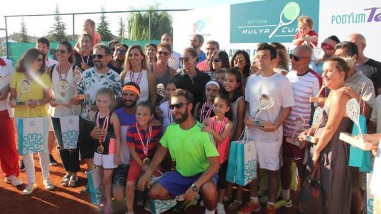 Hülya Avşar Bursada tenis turnuvasına katıldı