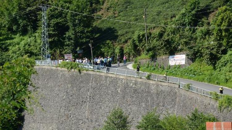 Rize- Artvin havalimanı için taşocağı açılmasına tepki eylemi