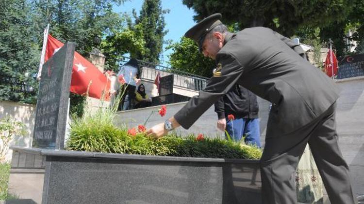 Zonguldak’ta şehitlere karanfil