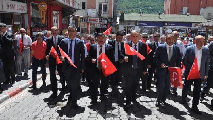 Artvin’de şehitliğe yürüyüş