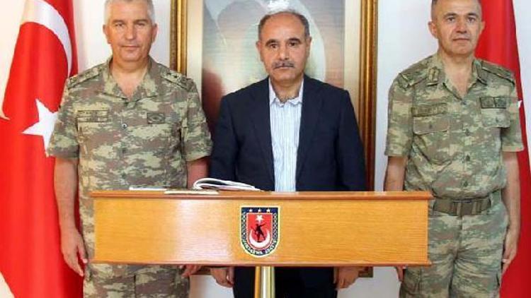 Şırnak Valisi Aktaş, askeri birlikleri denetledi