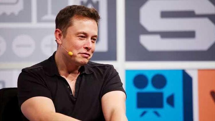 Elon Musk yıllar sonra X.com internet sitesini satın aldı