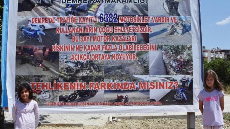 Motosiklet kazalarına afişli uyarı