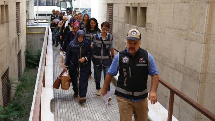 Bursadaki FETÖ operasyonunda gözaltına alınan 10 kişi adliyede