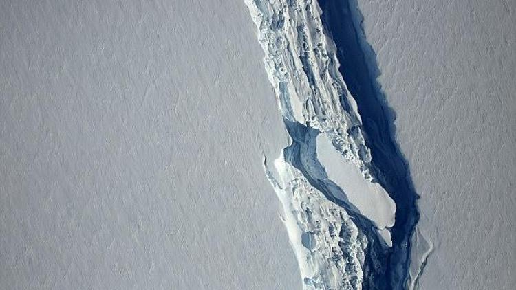 Antarktikadan trilyon tonluk buz dağı koptu