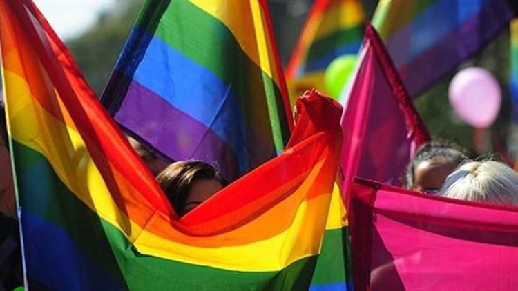 Malta parlamentosu eşcinsel evliliği onayladı