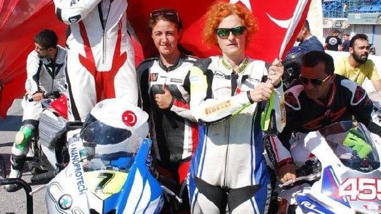 Balıkesirli motosikletçi Efe zirveden inmiyor