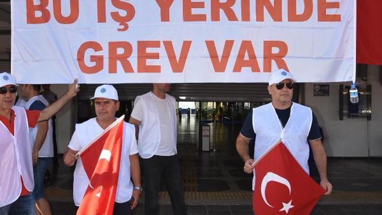 İzmir Körfezinde grev sürüyor