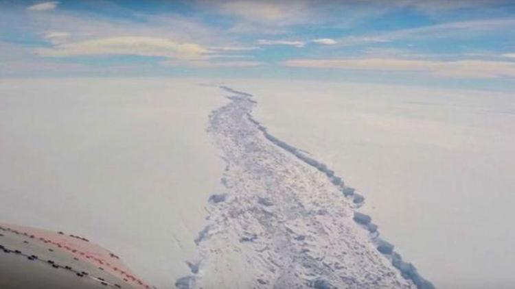 Antarktikadan Kıbrısın üçte ikisi büyüklüğünde buzdağı koptu