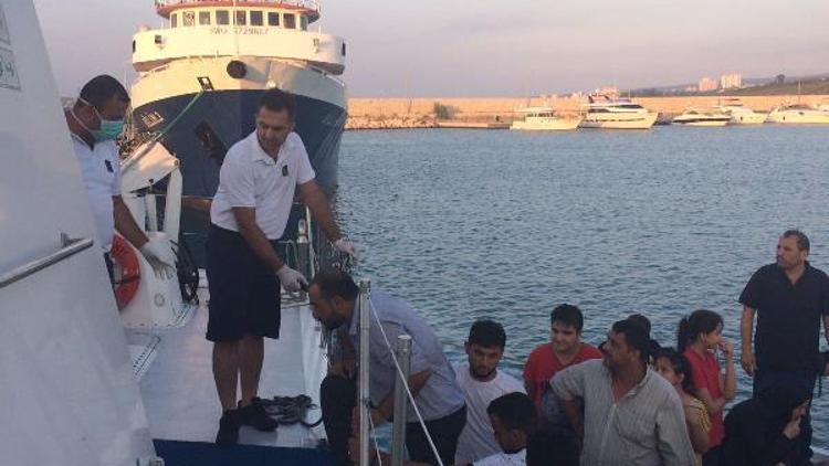 Mersin açıklarındaki gemide 156  Suriyeli yakalandı