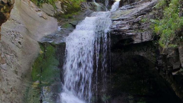 İnşaatı devam eden Karadeniz- Akdeniz yolunda büyüleyici manzara