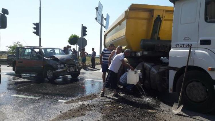 Zonguldakta kamyonetle TIR çarpıştı: 2 yaralı