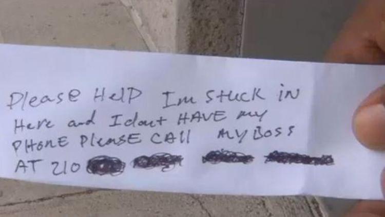 Teksasta ATMye sıkışan görevli yardım notu yazarak kurtuldu