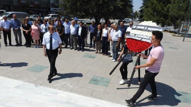 CHP İl Başkanlığından Atatürk Anıtına çelenk