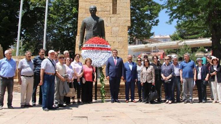 CHP Sivas Teşkilatıdan 15 Temmuz çelengi