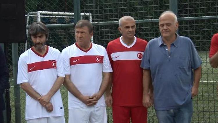 Eski milli futbolcular 15 Temmuz Şehitleri için sahaya çıktı