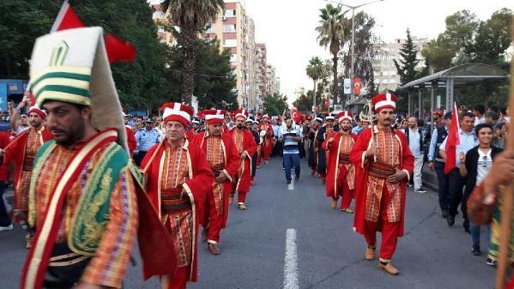 Şanlıurfalılar mehter eşliğinde yürüdü