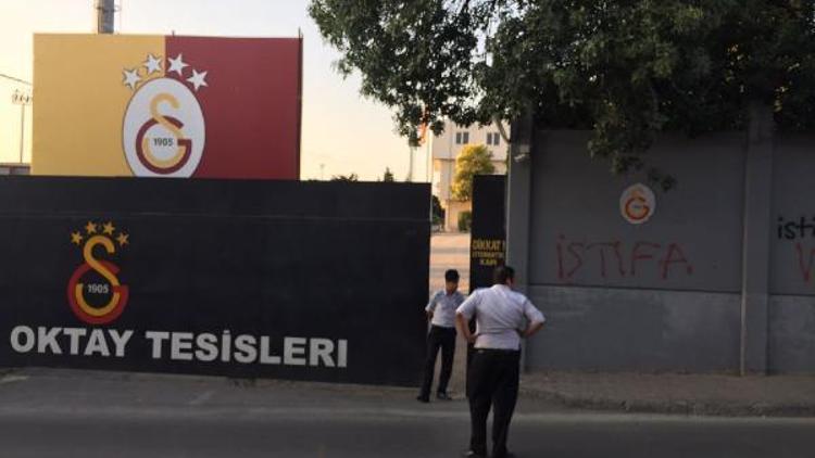 Galatasaray taraftarının yönetime tepkisi sürüyor