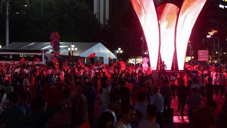 Ankarada vatandaşlar farklı noktalarda toplandı