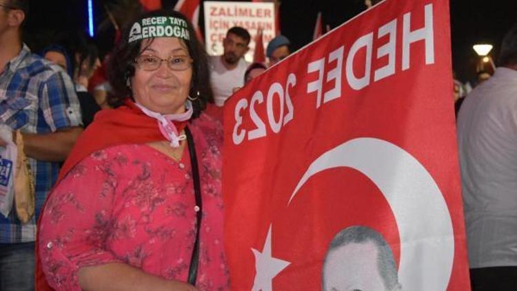 İzmirde 15 Temmuz Demokrasi ve Milli Birlik Günü coşkusu (2)