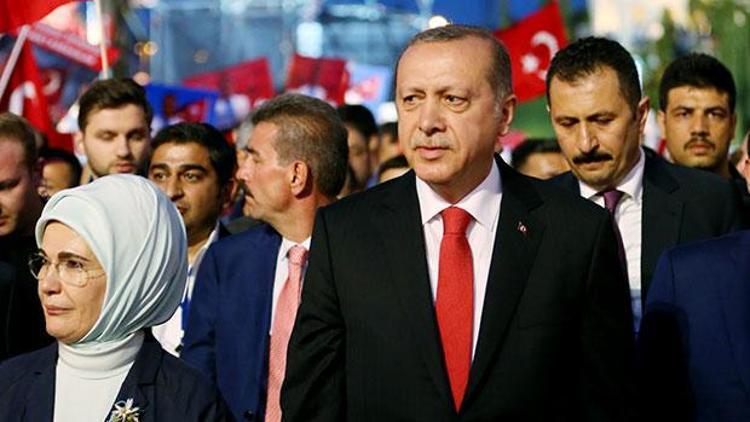 Cumhurbaşkanı Erdoğan 15 Temmuz şehidinin ikizini yanına koruma olarak aldı