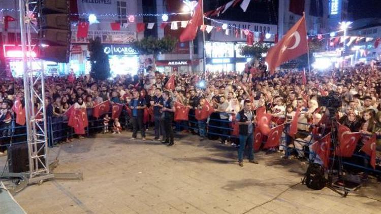 Ellerde Türk bayrağı, dillerde tekbir ile 15 Temmuz’un birinci yılı kutlandı