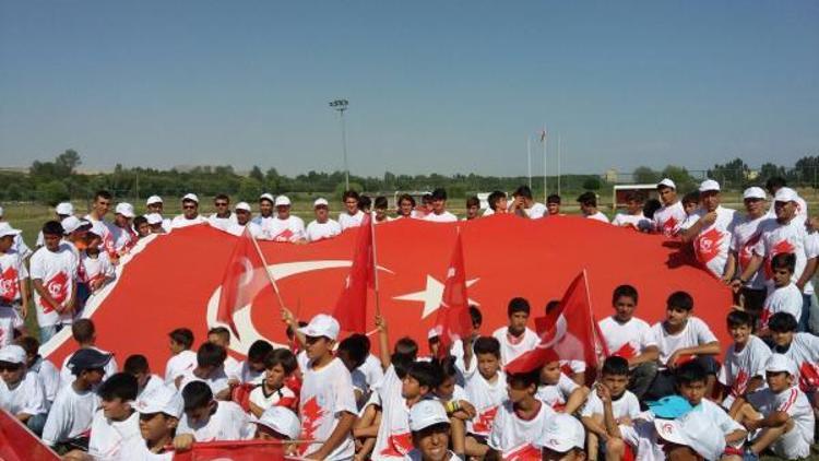 Adilcevaz’da 15 Temmuz anısına güreş ve futbol müsabakaları yapıldı