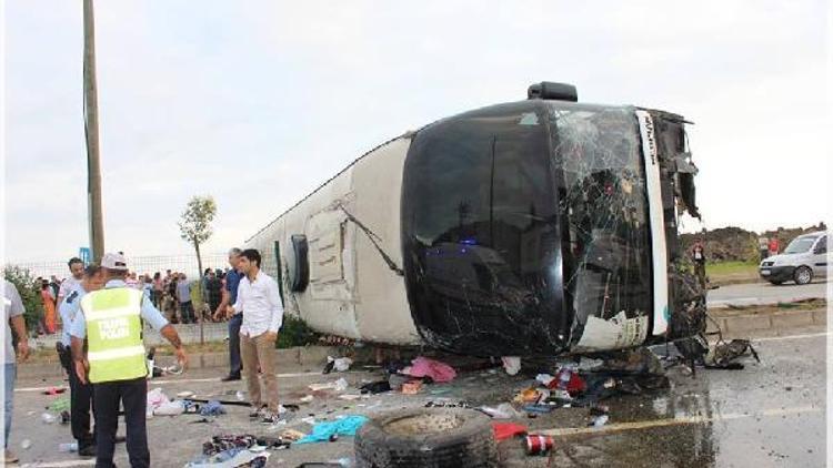 Gürcü otobüsü devrildi: Çoğu çocuk 38 kişi yaralandı