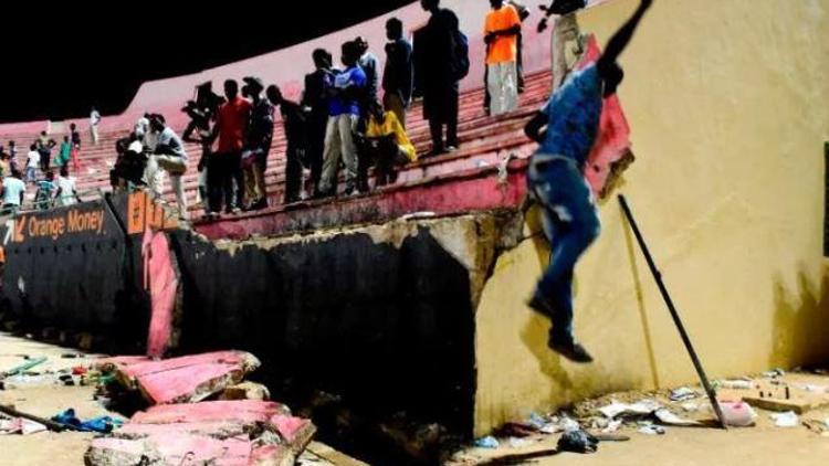 Senegal’de stadyum duvarı çöktü: 8 kişi yaşamını yitirdi