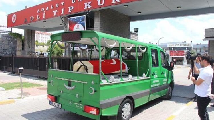 2 çocuk babası şehit polisin cenazesi Adli Tıp Kurumuna getirildi