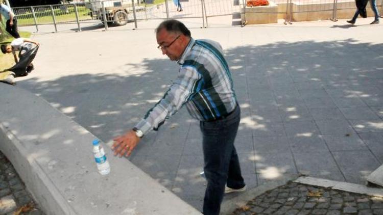 Yalova Belediye Başkanı, Suriyelilerle çöp topladı