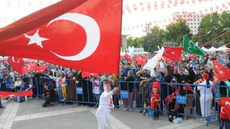 Eskişehirde Vilayet Meydanında 15 Temmuz etkinliği