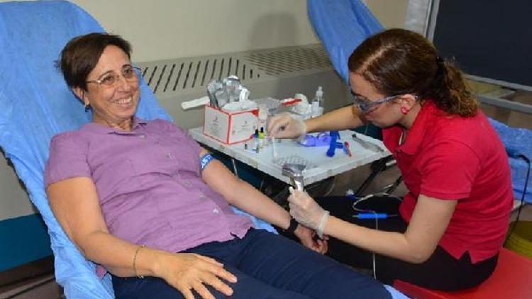 Sağlık çalışanları kan ve kök hücre bağışı