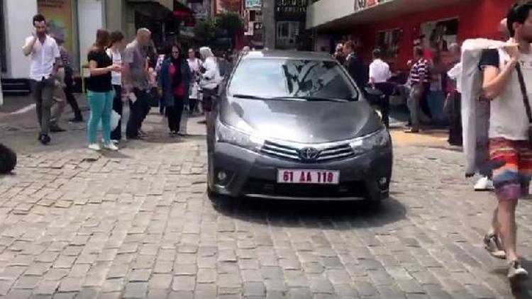 CHPli Pekşenden Kaymakamlık aracının caddeye park edilmesine tepki