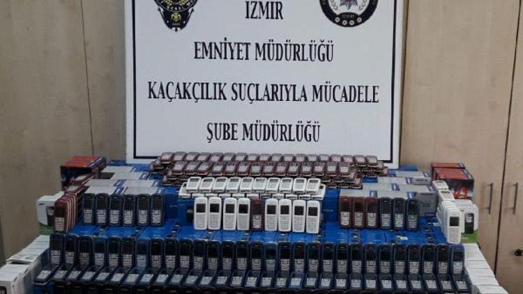 İzmirde kaçak cep telefonu operasyonu