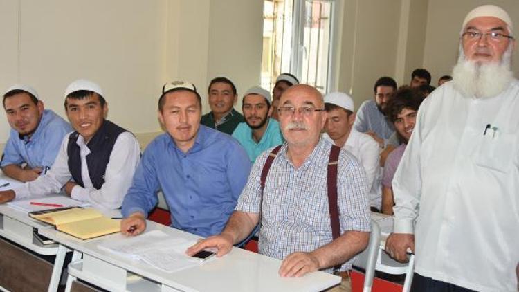 Kırgız öğrencilere Sivasta medrese usulü kurs