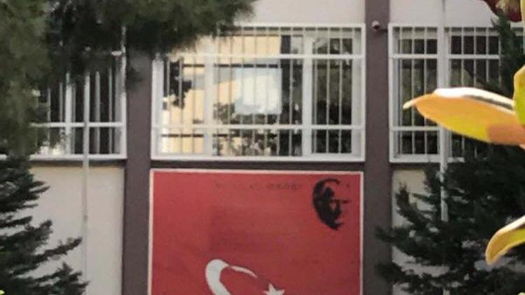 CHPli Sertel: O afiş kaldırıldı