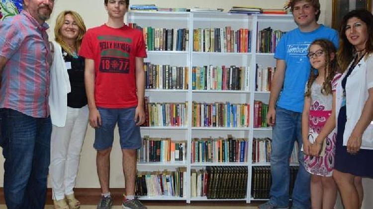 Hastane için bin kitap topladılar