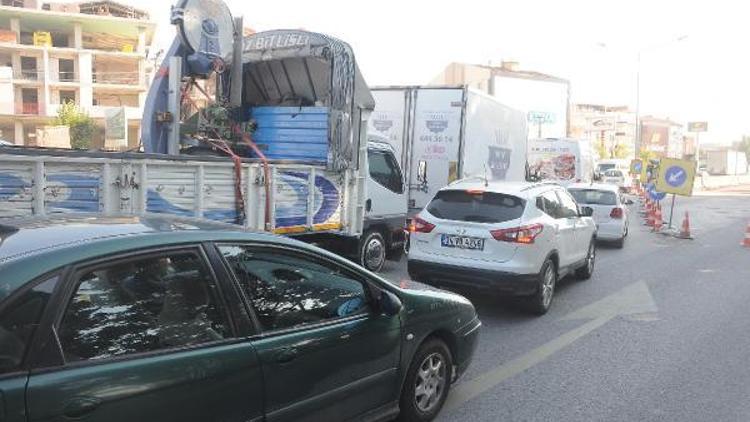 Yalova- İzmit karayolundaki çalışma nedeniyle trafik yoğunluğu