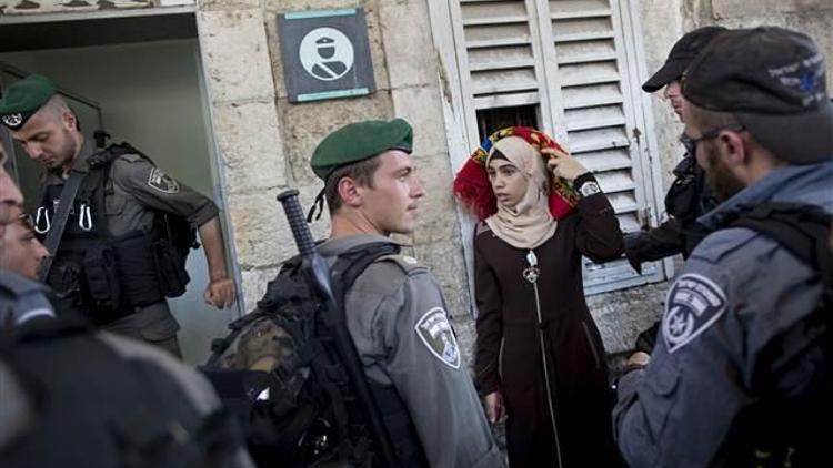 İsrail polisi Mescid-i Aksada cemaate saldırdı: 22 yaralı