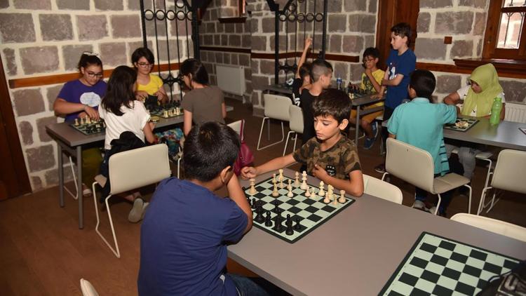 Müzede satranç günü