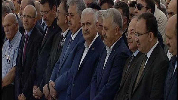 Başbakan Yıldırım , Bakan Arslanın kardeşinin cenazesine katıldı (1)