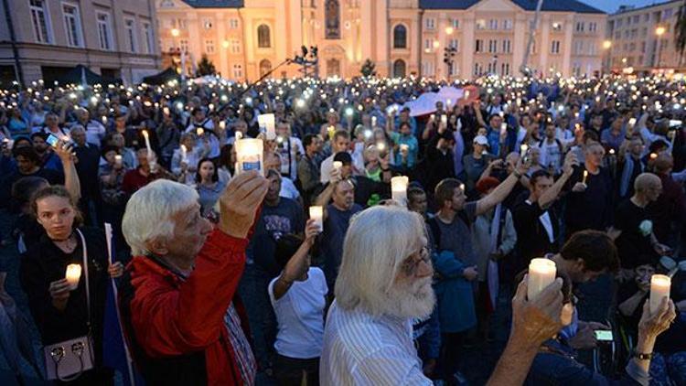 Polonya’da ‘yargı reformu’na isyan