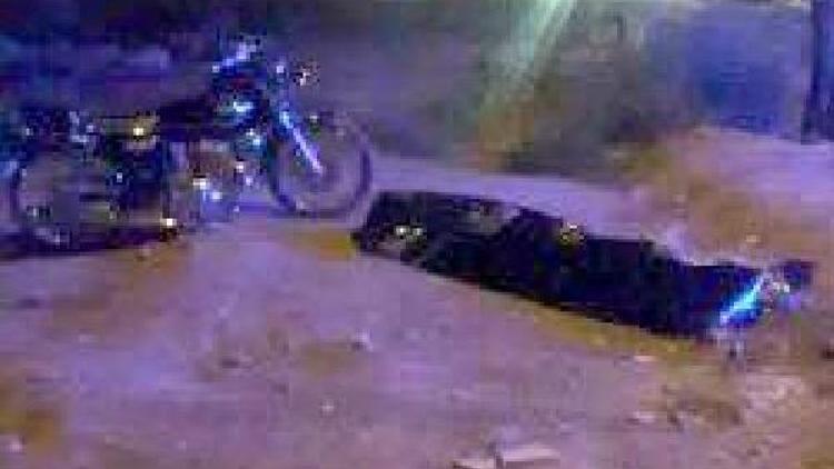 Motosikletten düşen kasksız genç öldü