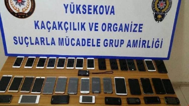 Yüksekovada kaçak 52 cep telefonu ve 30 tablet ele geçirldi