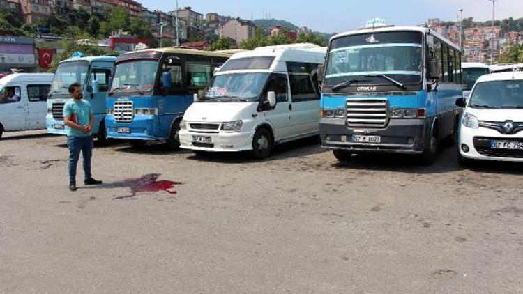 Zonguldakta dolmuş durağındaki kavgada yaralanan şoför hastanede öldü