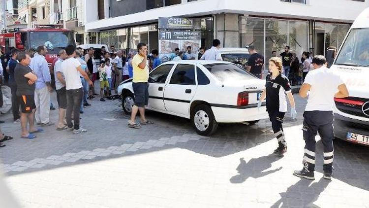 Otomobille hafif ticari araç çarpıştı: 2si çocuk 8 yaralı