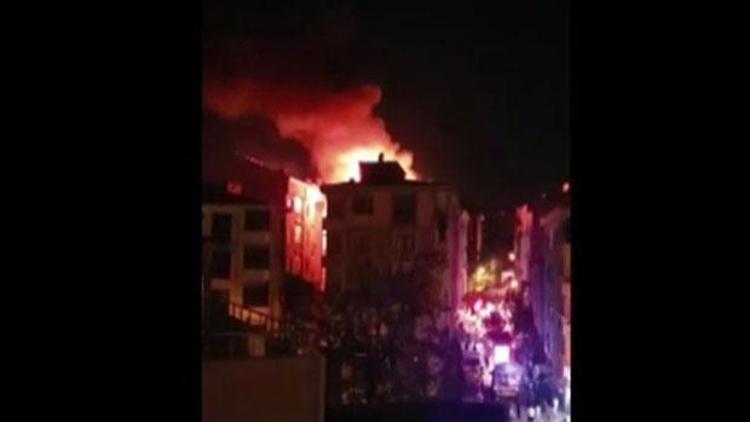 İstanbulda yangın: Çok sayıda itfaiye bölgeye gidiyor