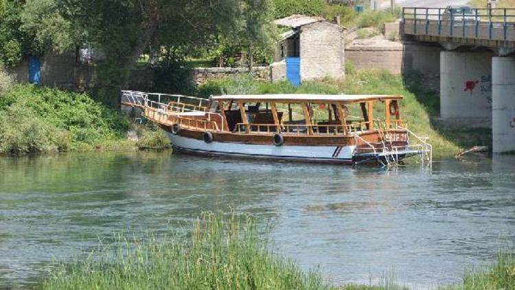 Türkiyenin en uzun nehri Kızılırmakta tekne turu